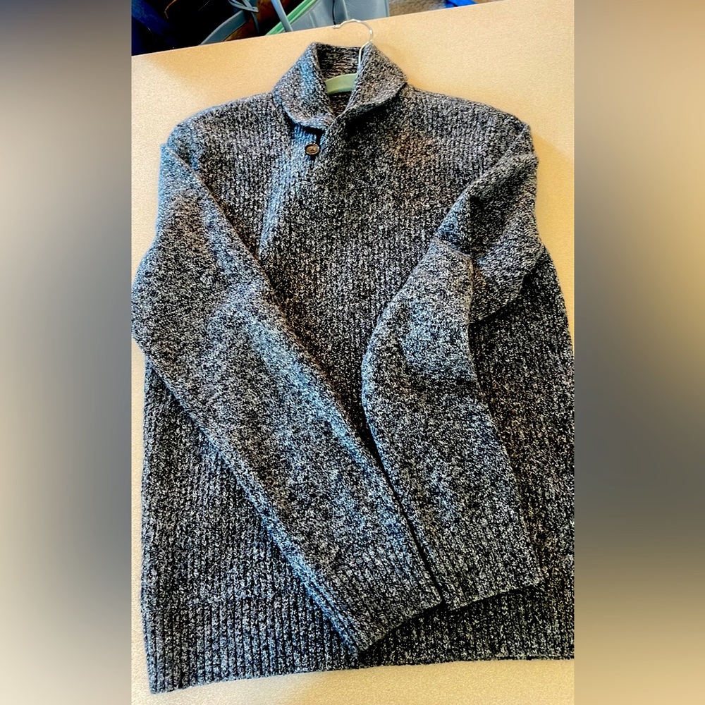 Perfect guy’s sweater 🖤🖤